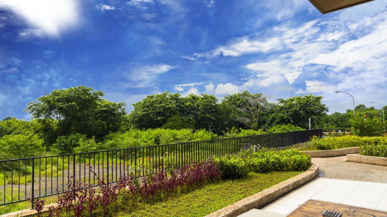 Azalea Suites Cikarang By Jayakarta Group Zewnętrze zdjęcie