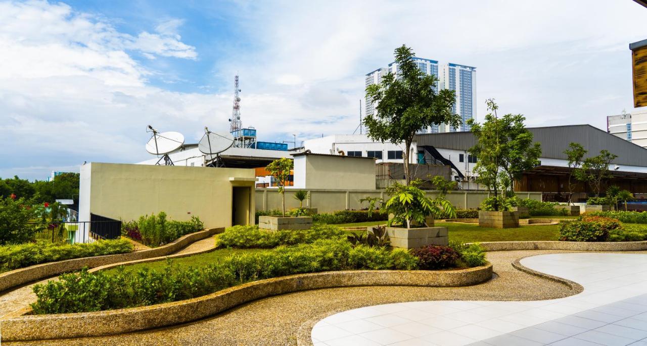 Azalea Suites Cikarang By Jayakarta Group Zewnętrze zdjęcie